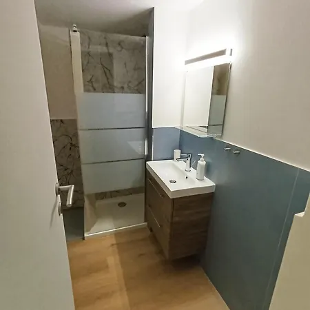 Apartamento Renovated With Balcony In San Lorenzo - With Elevator