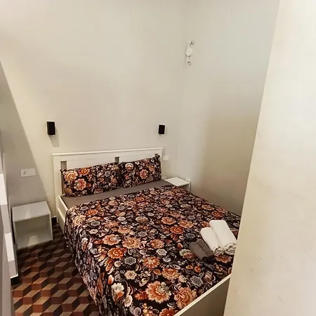 Renovated With Balcony In San Lorenzo - With Elevator * Génova