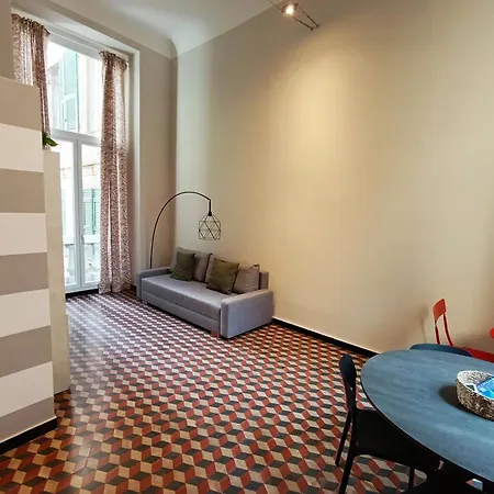 Renovated With Balcony In San Lorenzo - With Elevator